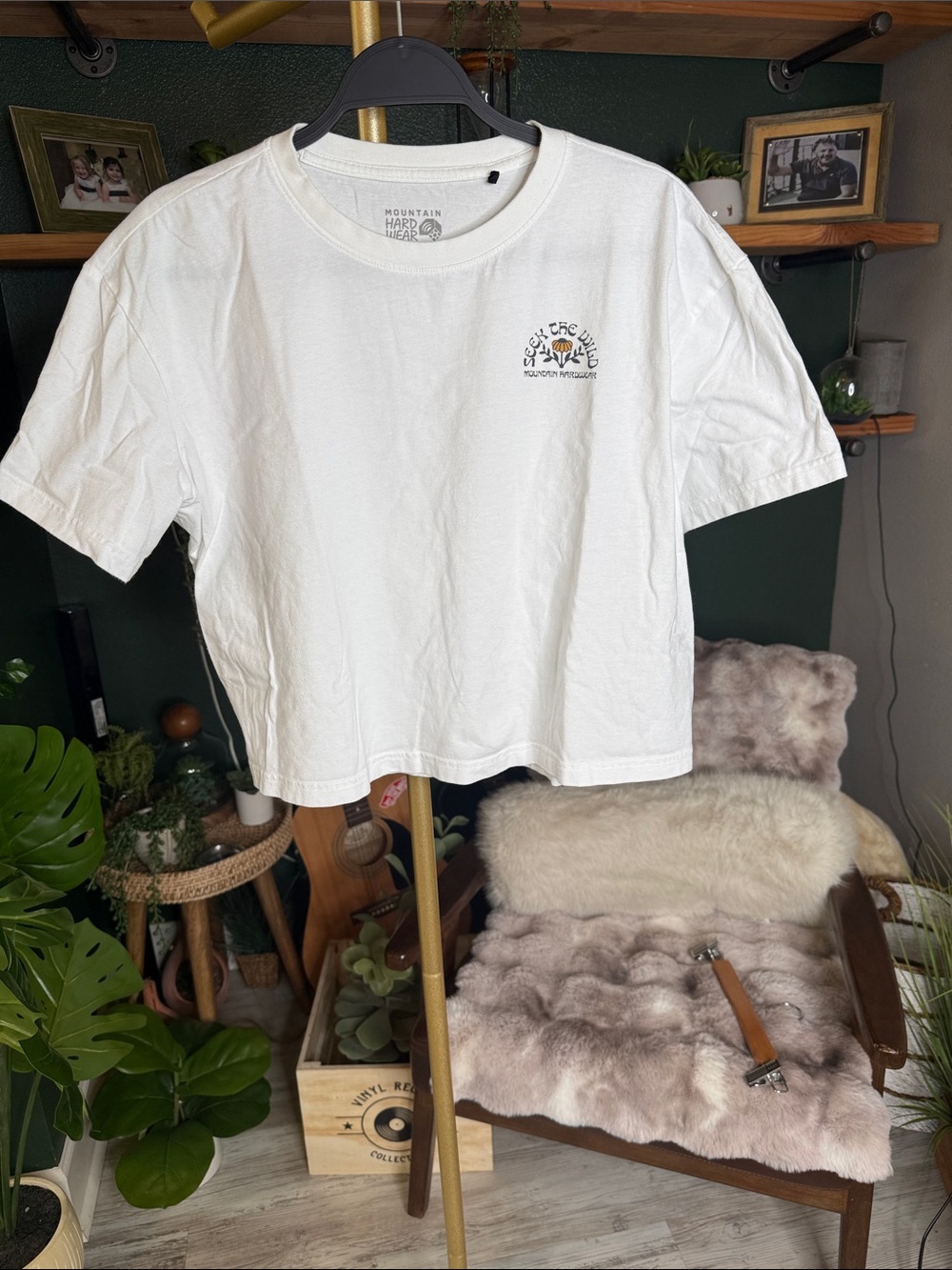 Mountain Hardwear White Short-Sleeve Graphic Tee